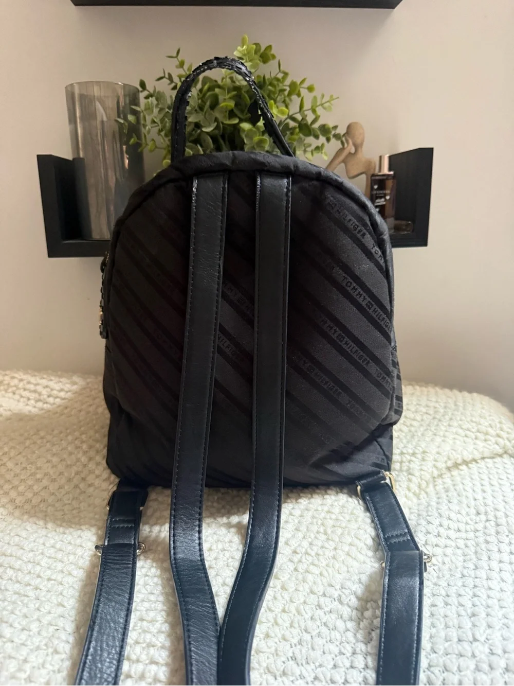 Tommy Hilfiger Mini Backpack Purse – Black & Gold 🖤✨